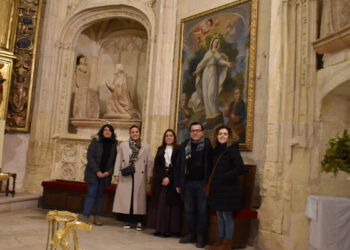 El cuadro de la Virgen de la Misericordia de Belmonte saca a la luz a dos nuevos personajes después de su restauración