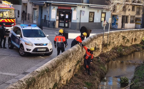 Esto no es ocio, es incivismo La Policía Local de Cuenca denuncia la suciedad acumulada en el río Huécar tras el fin de semana