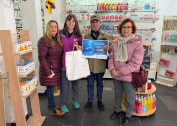 Felipe Ballesteros realiza las compras del segundo premio de los 1.500 euros del Doble, Doble de Navidad en los comercios asociados a FEDECO
