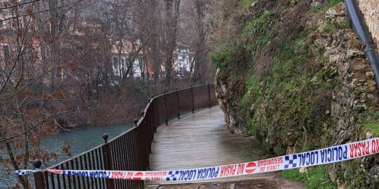 Cortado el paseo peatonal del Júcar en Cuenca por desprendimiento de rocas
