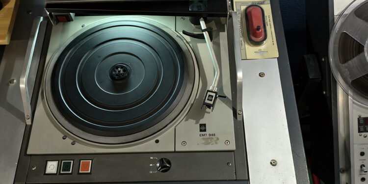 Tecnología retro. El giradiscos EMT 948. El tanque alemán 1 IMG 20260102 221823