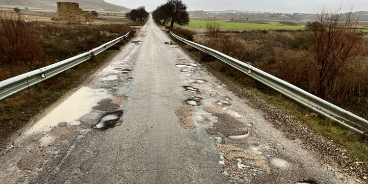 Illana exige una actuación estructural inmediata en la CM-2054, “la carretera de la vergüenza”