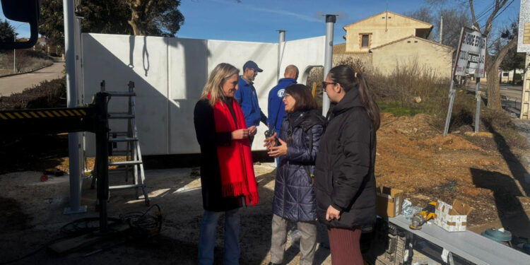 La Junta inicia en Vara de Rey la mejora de las paradas de autobús en la provincia de Cuenca 1 Instalacion