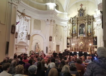 La Antigua Navidad llena el Hospital de Santiago de música y emoción