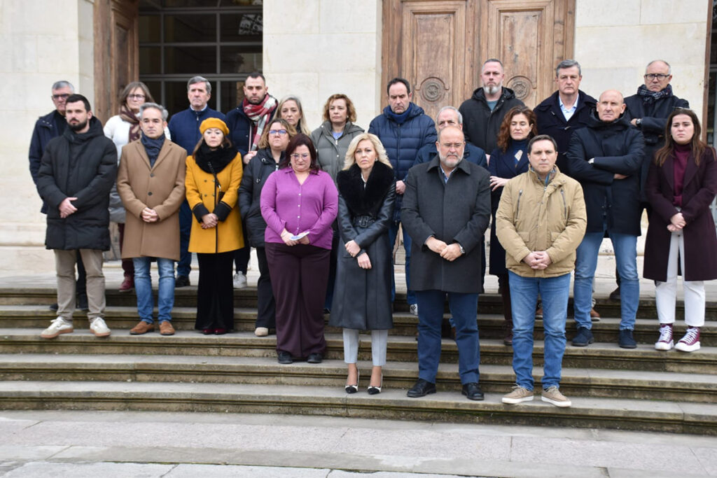 La Diputación de Cuenca acoge un minuto de silencio por las víctimas del accidente de tren de este domingo en Adamuz