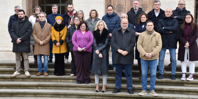 La Diputación de Cuenca acoge un minuto de silencio por las víctimas del accidente de tren de este domingo en Adamuz