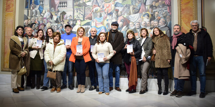 La Diputación de Cuenca presenta el libro solidario ‘Navidad de palabras’, una obra colectiva de autores conquenses a beneficio de AFYEDALCU