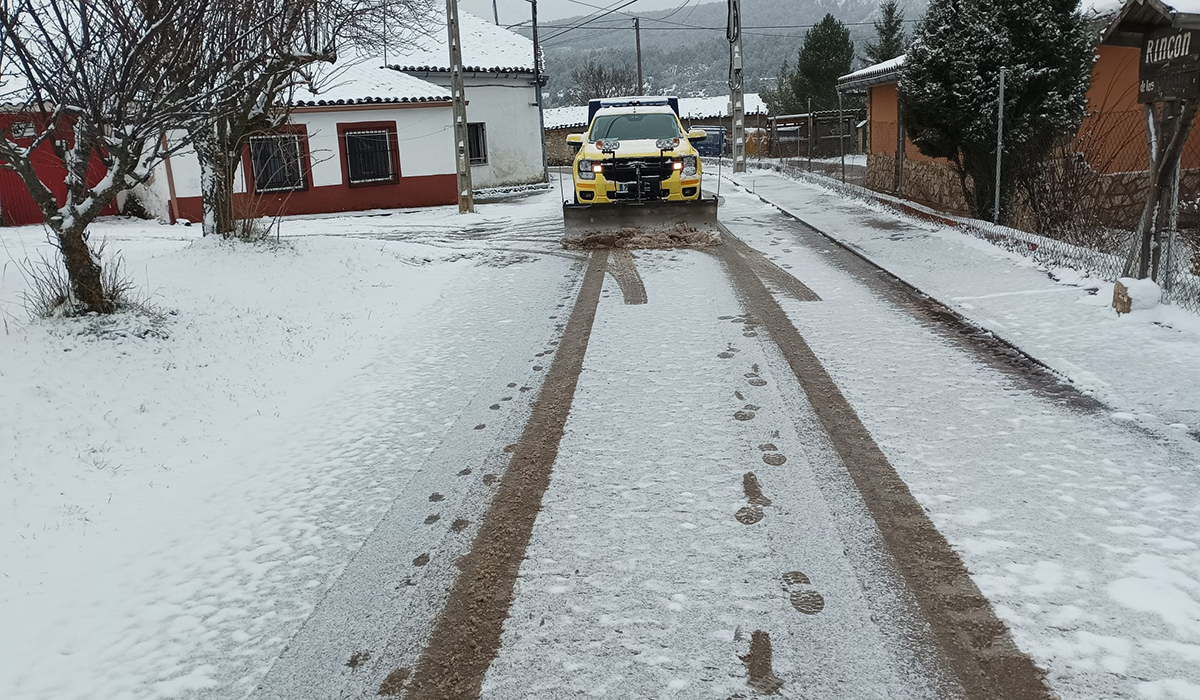 La Diputación de Cuenca tiene movilizados doce vehículos para mantener vigiladas y limpias la Red Provincial de Carreteras 2 La Diputación de Cuenca tiene movilizados doce vehículos para mantener vigiladas y limpias la Red Provincial de Carreteras