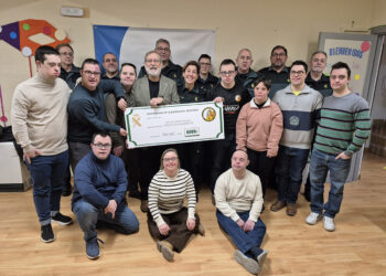 La Guardia Civil de Cuenca entrega a la Asociación ADOCU un cheque solidario