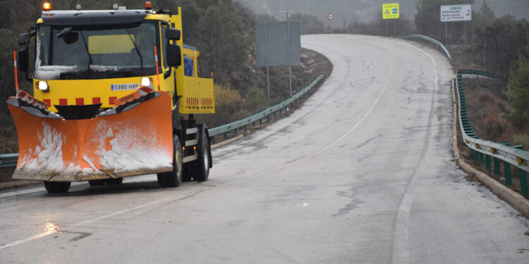 La Junta despliega un amplio dispositivo de vialidad invernal para garantizar la seguridad y la movilidad en Cuenca