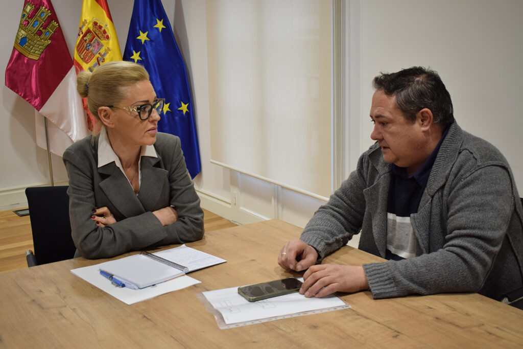 La Junta destaca el modelo de conciliación de Cañizares para atraer y mantener familias en el medio rural