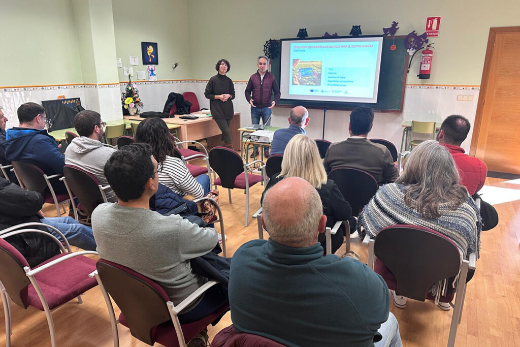 Más de 800 agricultores y ganaderos de la provincia de Cuenca se forman en competencias digitales 2 La Junta forma a más de 800 agricultores y ganaderos de la provincia de Cuenca en competencias digitales