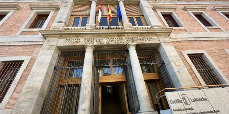 La Junta impulsa la certificación en competencias digitales a la ciudadanía en colaboración con la UCLM