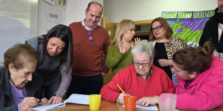 La Junta incrementa un 52 por ciento las ayudas del IRPF social a las entidades de enfermos y familiares de alzhéimer