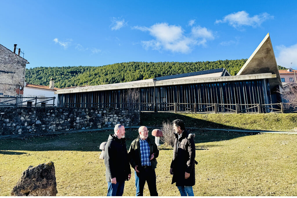 La Junta invierte 67.000 euros en la instalación de placas solares en El Hosquillo y los centros de interpretación de Tragacete y Valdemeca 2 La Junta invierte 67.000 euros en la instalación de placas solares en El Hosquillo y los centros de interpretación de Tragacete y Valdemeca