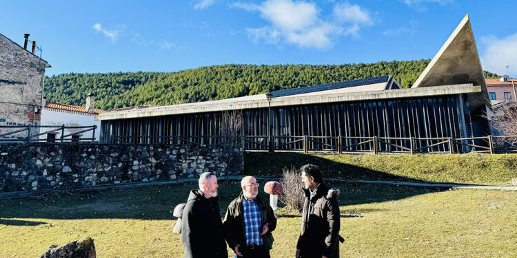 La Junta invierte 67.000 euros en la instalación de placas solares en El Hosquillo y los centros de interpretación de Tragacete y Valdemeca 1 La Junta invierte 67.000 euros en la instalación de placas solares en El Hosquillo y los centros de interpretación de Tragacete y Valdemeca