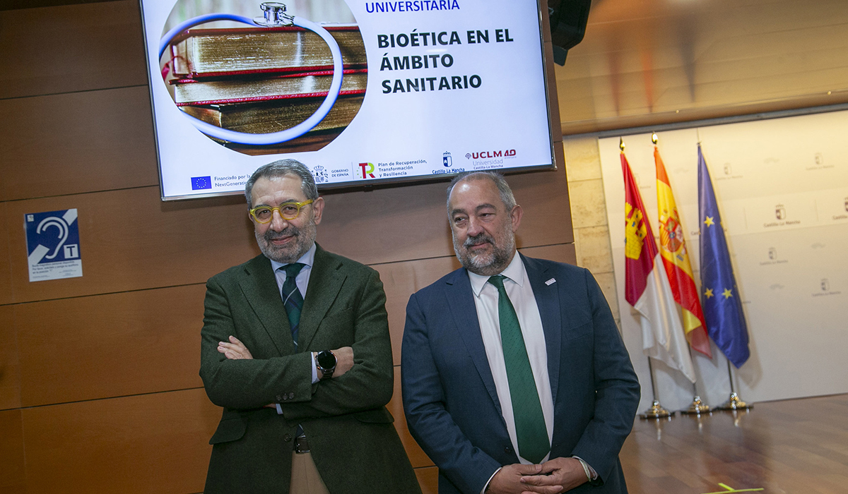 La Junta y la Universidad de Castilla-La Mancha inauguran el nuevo formato de microcredencial universitaria en Bioética en el ámbito sanitario 2 La Junta y la Universidad de Castilla-La Mancha inauguran el nuevo formato de microcredencial universitaria en Bioética en el ámbito sanitario