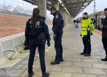 La Policía Local de Cuenca desaloja a una pasajera de un tren en la estación Fernando Zóbel por alterar el orden 3 La Policía Local de Cuenca desaloja a una pasajera de un tren en la estación Fernando Zóbel por alterar el orden