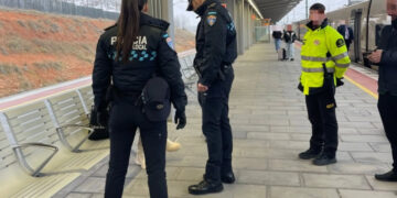 La Policía Local de Cuenca desaloja a una pasajera de un tren en la estación Fernando Zóbel por alterar el orden