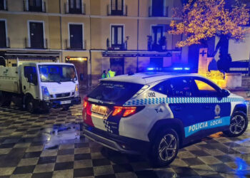 La Policía Local de Cuenca y FCC colaboran en la limpieza y asistencia social en San Esteban 6 La Policía Local de Cuenca y FCC colaboran en la limpieza y asistencia social en San Esteban