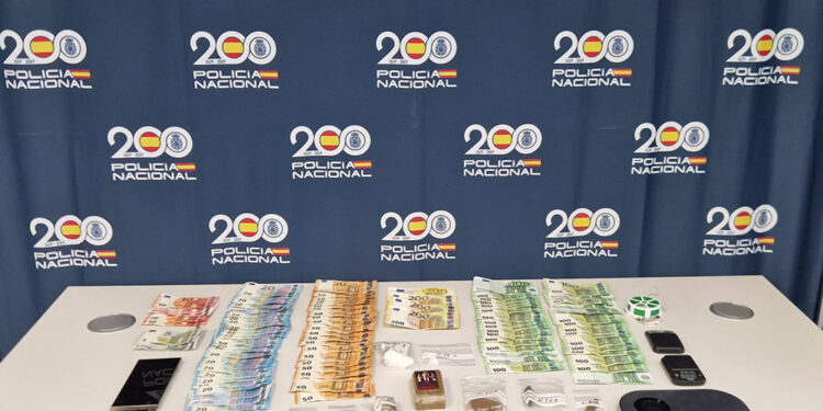 La Policía Nacional neutraliza un punto negro de venta de sustancias estupefacientes en el centro de la ciudad de Cuenca