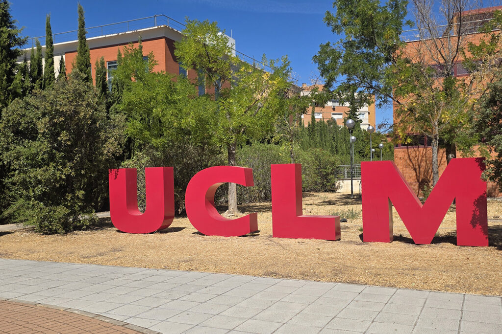 La UCLM estrena sección de felicitaciones con motivo de su 40 aniversario
