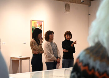 La artista Begoña Goyenetxea presenta su obra PAR blanco 2025 en la sala Parkett de la UCLM