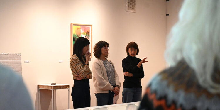 La artista Begoña Goyenetxea presenta su obra PAR blanco 2025 en la sala Parkett de la UCLM