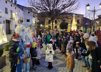 La luz de la Navidad en Pareja brilla hasta la llegada de los Reyes
