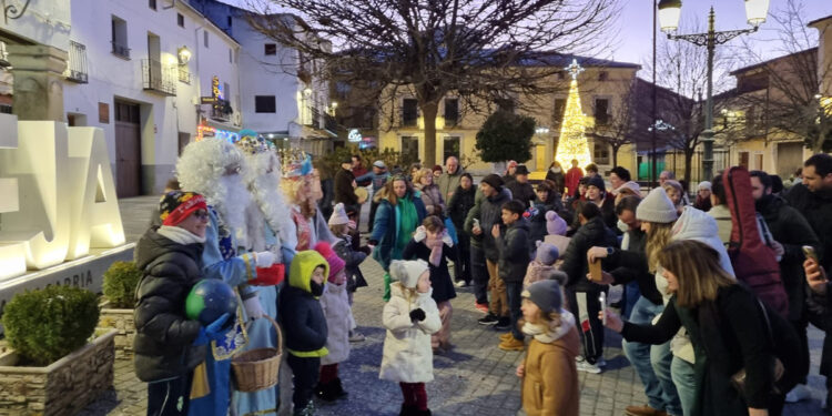 La luz de la Navidad en Pareja brilla hasta la llegada de los Reyes 1 La luz de la Navidad en Pareja brilla hasta la llegada de los Reyes 1