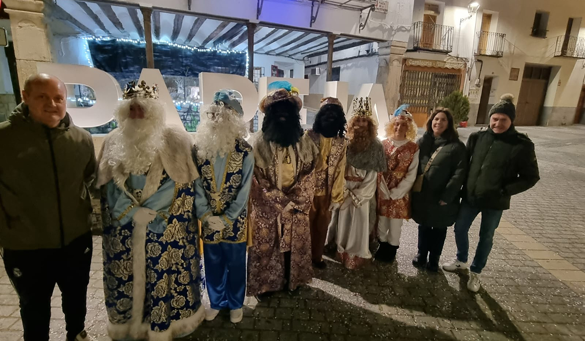 La luz de la Navidad en Pareja brilla hasta la llegada de los Reyes 2 La luz de la Navidad en Pareja brilla hasta la llegada de los Reyes