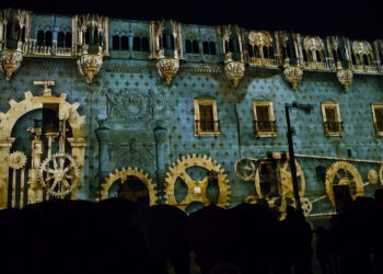 La magia del videomapping “Guadalajara, Corazón de la Navidad” transforma el Palacio del Infantado