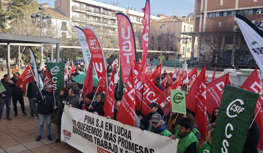 La plantilla de Pinasa reclaman el pago de sus salarios y una salida digna ante la falta de viabilidad de la empresa