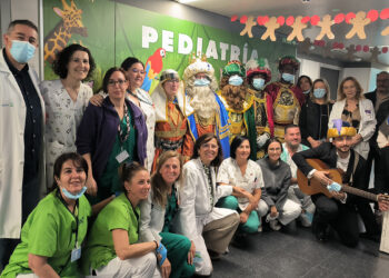 Los Reyes Magos y Ana Guarinos sorprenden a niños y mayores en el Hospital Universitario de Guadalajara