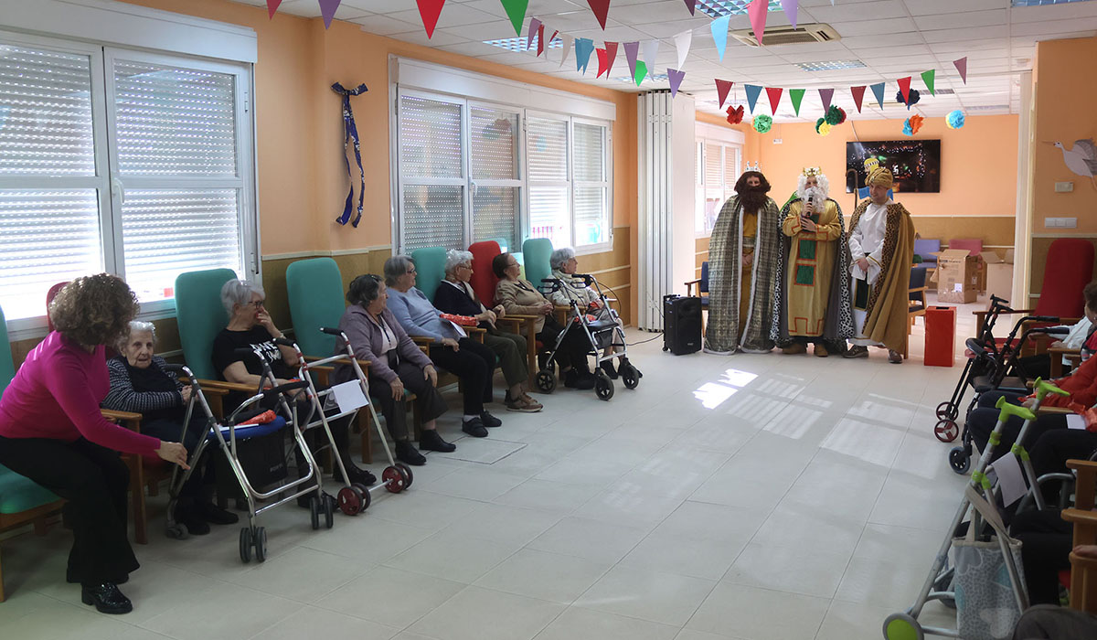 Los Reyes de Oriente llevan su magia al Centro de Mayores de Cabanillas 2 Los Reyes de Oriente llevan su magia al Centro de Mayores de Cabanillas