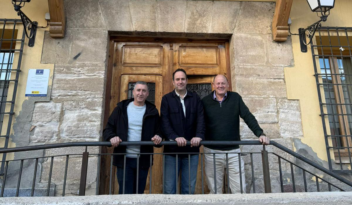 Martín-Buro reivindica el municipalismo y refuerza el compromiso del PP con la Serranía Baja tras reunirse con los alcaldes de Landete y Garaballa