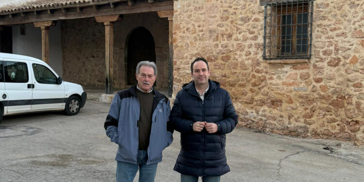 Martín-Buro reivindica el municipalismo y refuerza el compromiso del PP con la Serranía Baja tras reunirse con los alcaldes de Landete y Garaballa