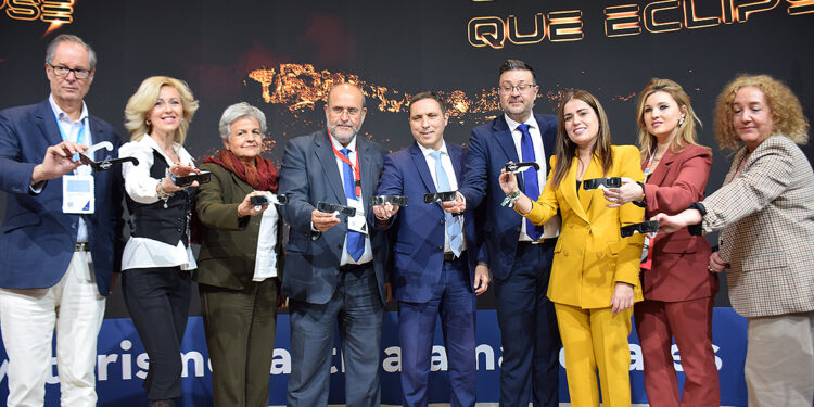Martínez Chana presentan la oferta turística en Fitur basada en el eclipse, el Valle del Cabriel y los yacimientos romanos con un nuevo proyecto de 1,2 millones para Noheda
