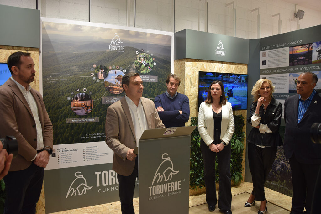 Martínez Chana reitera la intención de la Diputación de colaborar con Toroverde en la mejora de los accesos al parque