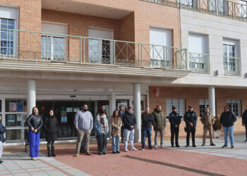 Minuto de silencio en Cabanillas en memoria de las víctimas de Adamuz