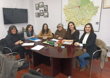 Representantes de “Viviendas Unidas” se reúnen con la delegada provincial de Bienestar Social de Cuenca 3 Representantes de “Viviendas Unidas” se reúnen con la delegada provincial de Bienestar Social de Cuenca