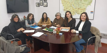 Representantes de “Viviendas Unidas” se reúnen con la delegada provincial de Bienestar Social de Cuenca