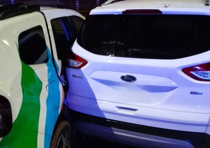 Un conductor pierde el control de madrugada en Cuenca y embiste a tres coches estacionados 2 Un conductor pierde el control de madrugada en Cuenca y embiste a tres coches estacionados