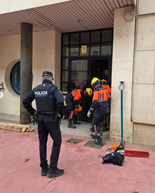 Vandalizan la entrada de la antigua comisaría de Cuenca
