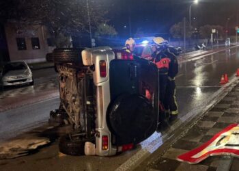 Vuelco de un turismo en la Avenida San Julián de Cuenca sin heridos