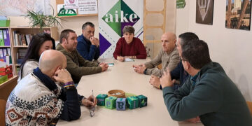 AIKE se reúne con los trabajadores de los autobuses y pide responsabilidades por la situación del servicio
