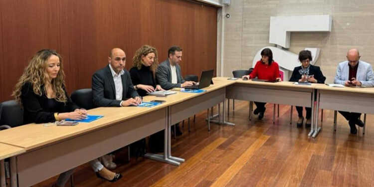 ANPE confirma la bajada a 18 horas lectivas en Secundaria para el próximo curso y exige calendario y presupuesto para el resto de mejoras