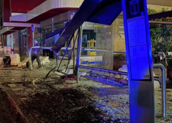 Accidente de tráfico en Cuenca sin heridos pero con daños en mobiliario urbano