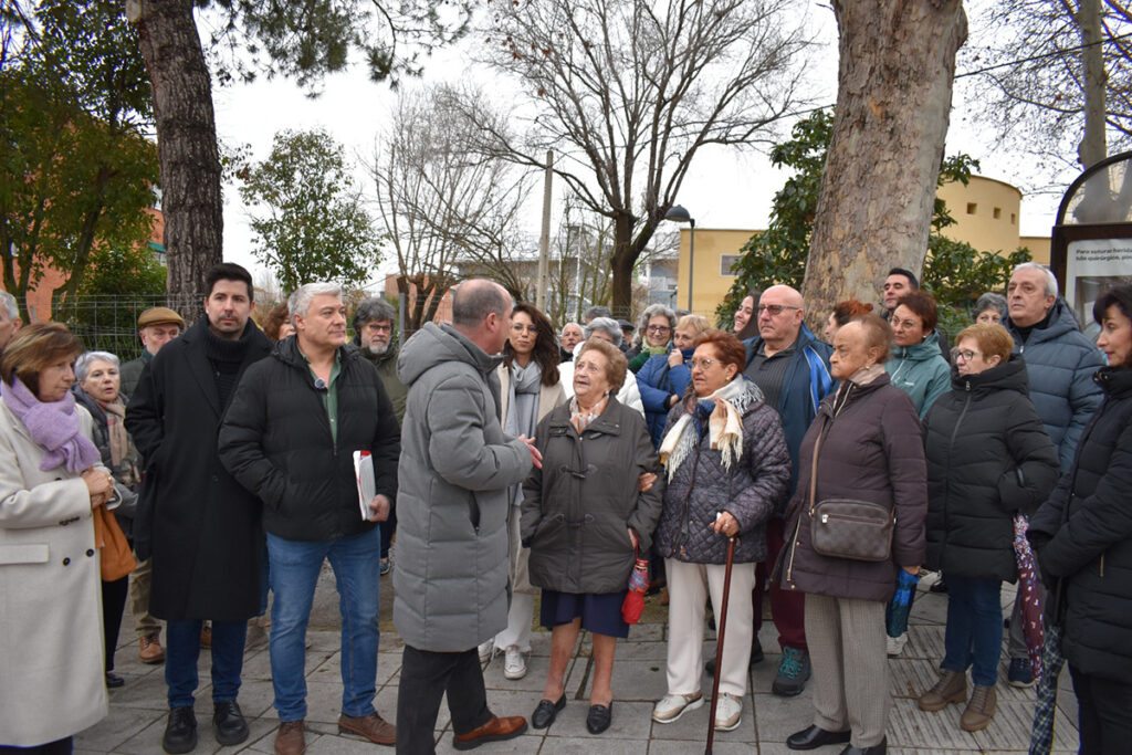 Alberto Rojo apoya al vecindario de ‘Eras del Canario’ “en su denuncia pública por el estado de abandono del barrio por un gobierno de PP y Vox que no les escucha”