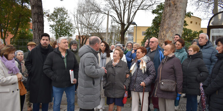 Alberto Rojo apoya al vecindario de ‘Eras del Canario’ “en su denuncia pública por el estado de abandono del barrio por un gobierno de PP y Vox que no les escucha”